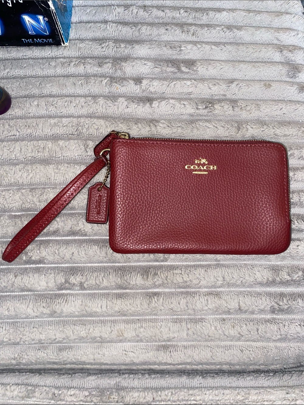 COACH BURGUNDY WRISTLET
